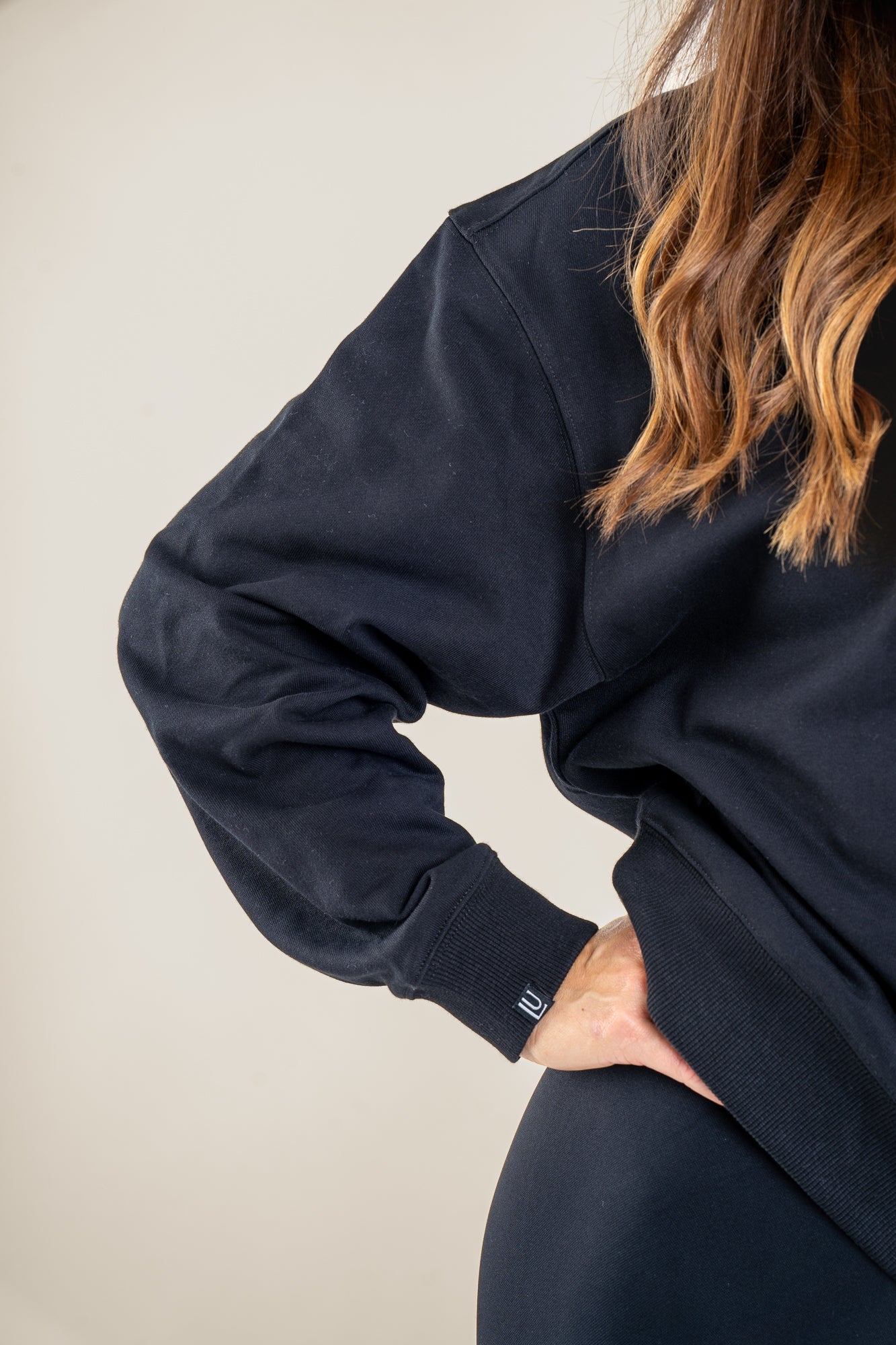 Lift Up oversize pulover, črna